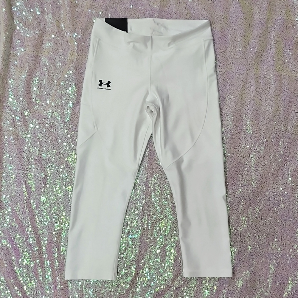 Under Armour Women's Mid Rise Capri NWT Compression Workout Wear!!